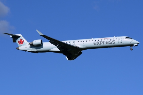 C-FUJZ - CRJ-705 - Air Canada Express - SEA - 24-06-2014