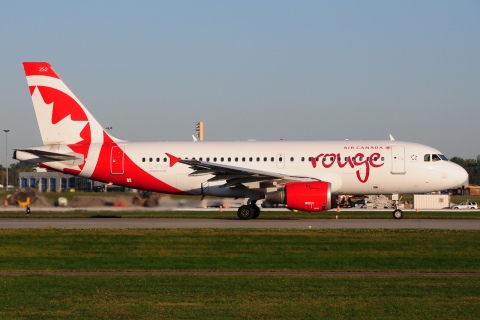 C-FYIY - A319-113 - Air Canada Rouge - YUL - 19-09-2014b
