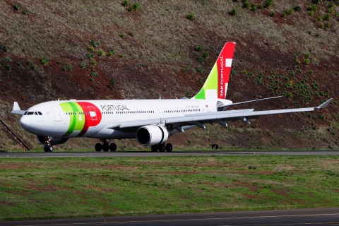 CS-TOQ - A330-203 - TAP _ Air Portugal - FNC - 28-09-2014b
