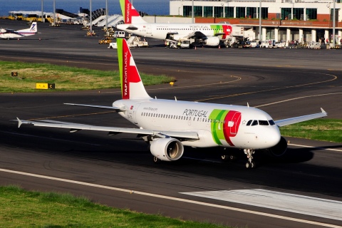 CS-TTS - A319-112 - TAP _ Air Portugal - FNC - 30-09-2014b