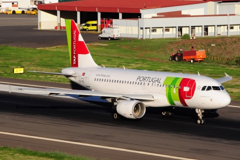 CS-TTS - A319-112 - TAP _ Air Portugal - FNC - 30-09-2014c