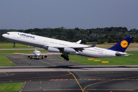 D-AIGV - A340-313 - Lufthansa - DUS - 19-07-2014
