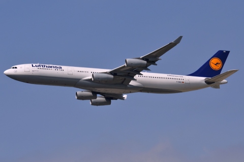 D-AIGX - A340-313 - Lufthansa - FRA - 04-05-2014