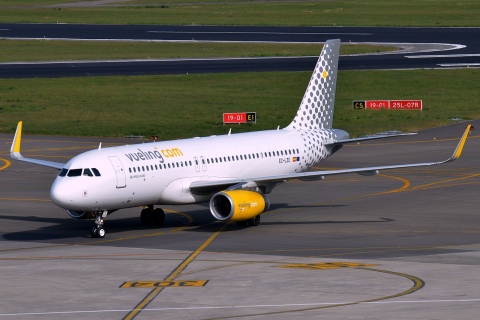 EC-LZE - A320-232(WL) - Vueling - BRU - 05-05-2014