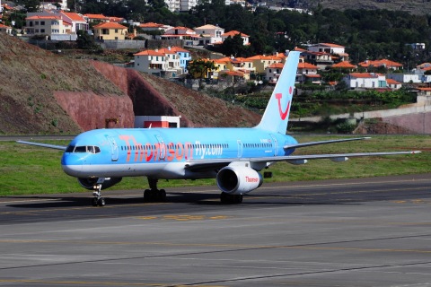 G-BYAT - 757-204(WL) - Thomson Airways - FNC - 29-09-2014