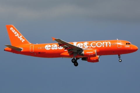 G-EZUI - A320-214 - easyJet - FCO - 17-06-2014