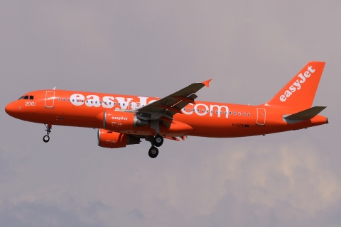 G-EZUI - A320-214 - easyJet - FCO - 19-06-2014