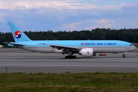 HL8252 - 777-FB5 - Korean Air Lines - ANC - 01-07-2014