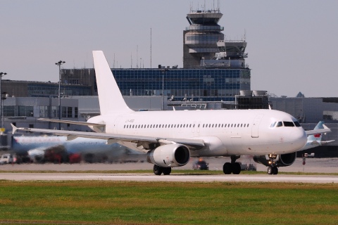 LY-VEQ - A320-232 - Avion Express - YUL - 19-09-2014