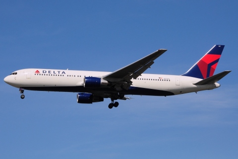 N127DL - 767-332 - Delta Air Lines - SEA - 25-06-2014