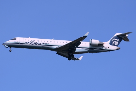 N217AG - CRJ-701ER - Alaska Airlines - SEA - 25-06-2014