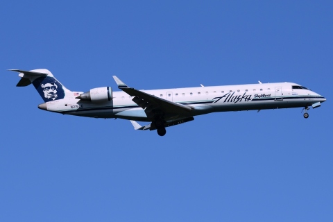 N219AG - CRJ-701ER - Alaska Airlines - SEA - 24-06-2014