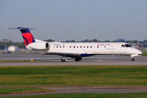 N283SK - ERJ-145LR - Delta Connection - YUL - 19-09-2014b