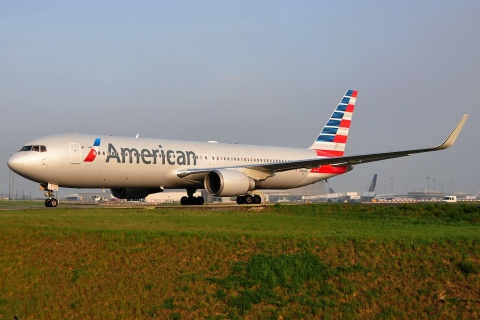 N386AA - 767-323(ER)(WL) - American Airlines - CDG - 12-04-2014