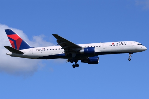 N610DL - 757-232 - Delta Air Lines - SEA - 24-06-2014