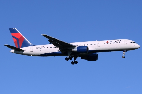 N633DL - 757-232 - Delta Air Lines - SEA - 24-06-2014