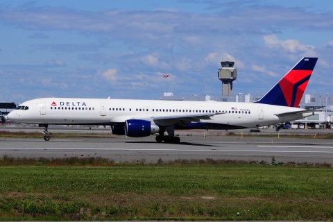 N698DL - 757-232 - Delta Air Lines - ANC - 02-07-2014