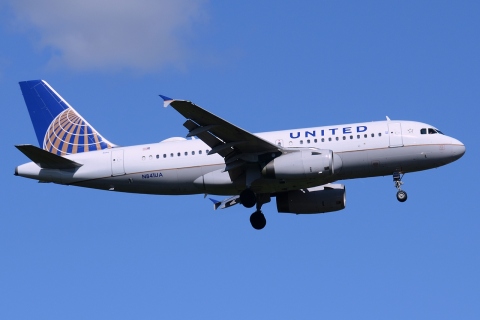 N841UA - A319-131 - United Airlines - SEA - 24-06-2014