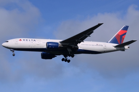 N864DA - 777-232(ER) - Delta Air Lines - SEA - 25-06-2014
