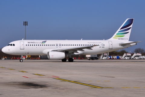 SP-ADK - A320-232 - Windavia - CDG - 16-03-2014b