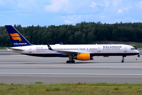 TF-FIN - 757-208(WL) - Icelandair - ANC - 29-06-2014
