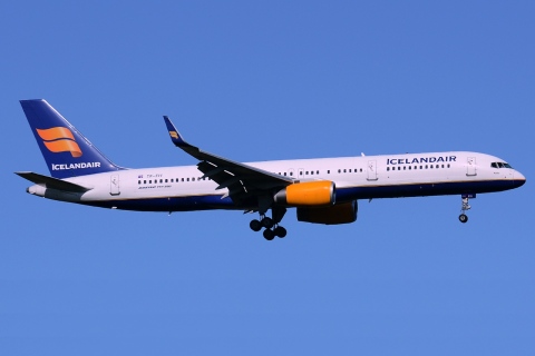 TF-FIV - 757-208(WL) - Icelandair - SEA - 24-06-2014