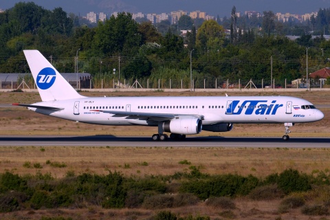 VP-BLV - 757-28A - UTAir Aviation - AYT - 26-08-2014b