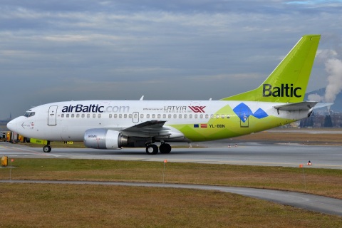 YL-BBN - 737-522 - Air Baltic - SZG - 11-04-2014