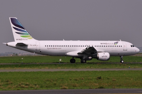 YL-LCA - A320-211 - Windavia - CDG - 12-04-2014