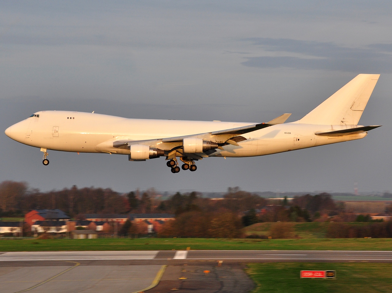 4X-ICB - 747-412F - Cargo Air Lines - LGG - 20-12-2015