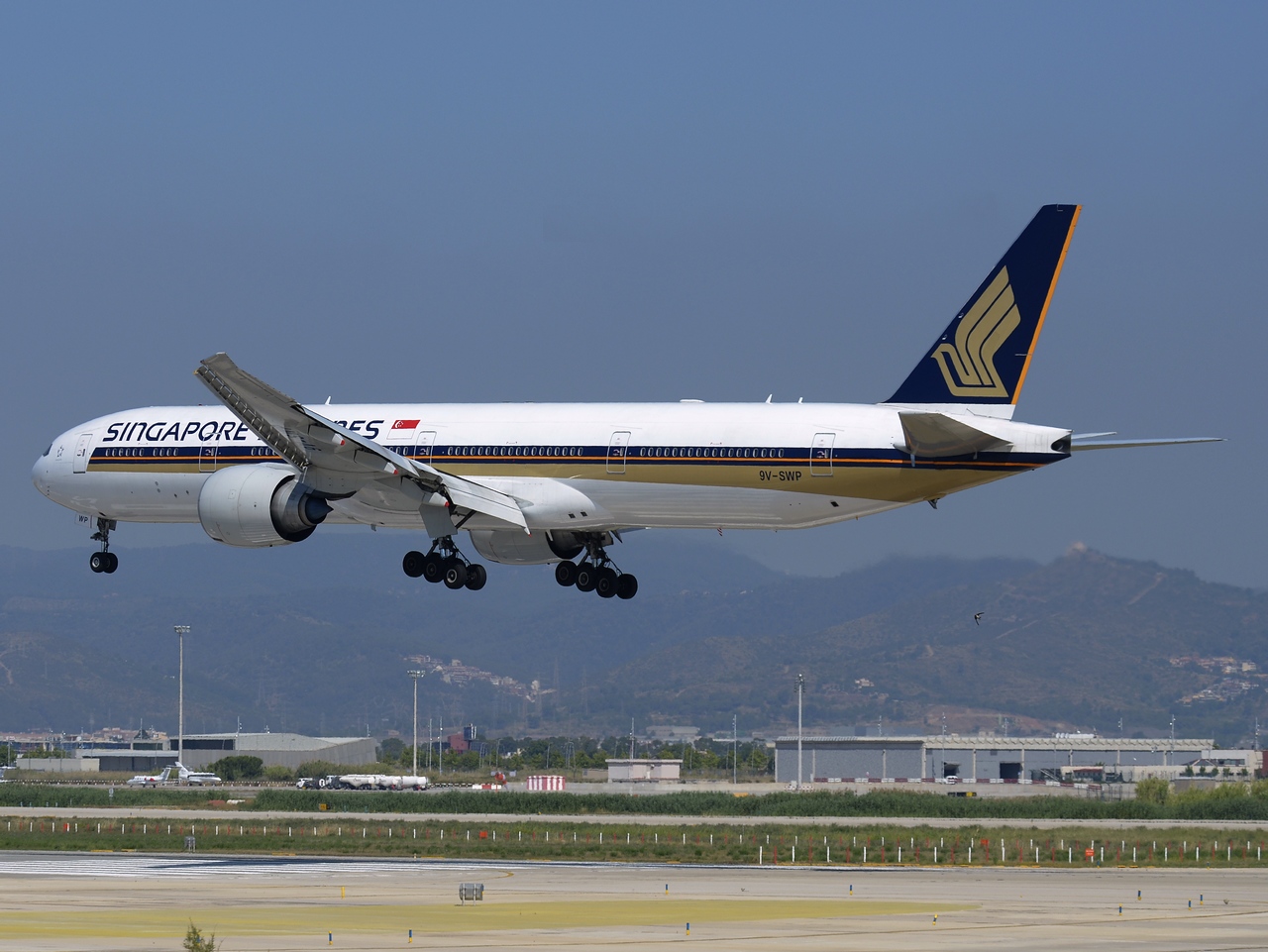 9V-SWP - 777-312(ER) - Singapore Airlines - BCN - 29-06-2015