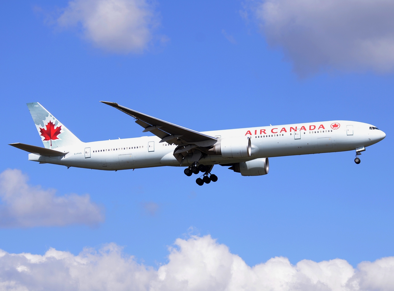 C-FIVS - 777-333(ER) - Air Canada - FRA - 18-04-2015