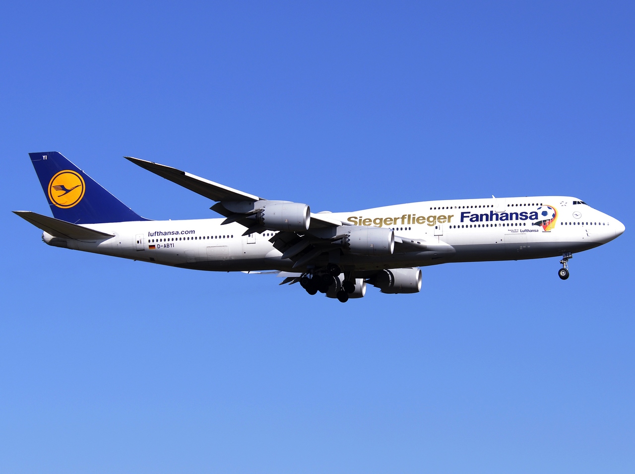 D-ABYI - 747-830 - Lufthansa - FRA - 18-04-2015