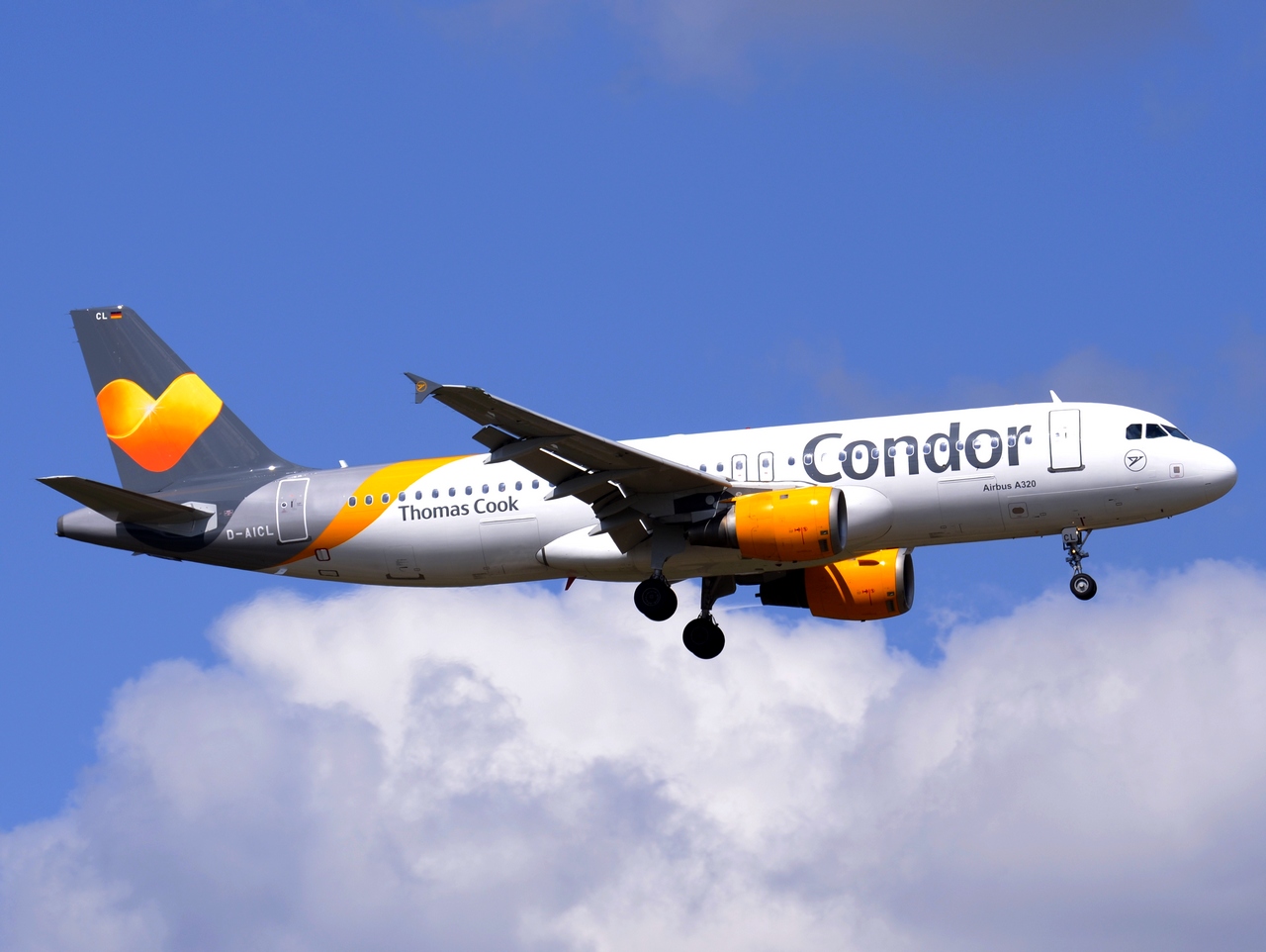 D-AICL - A320-212 - Condor - FRA - 18-04-2015