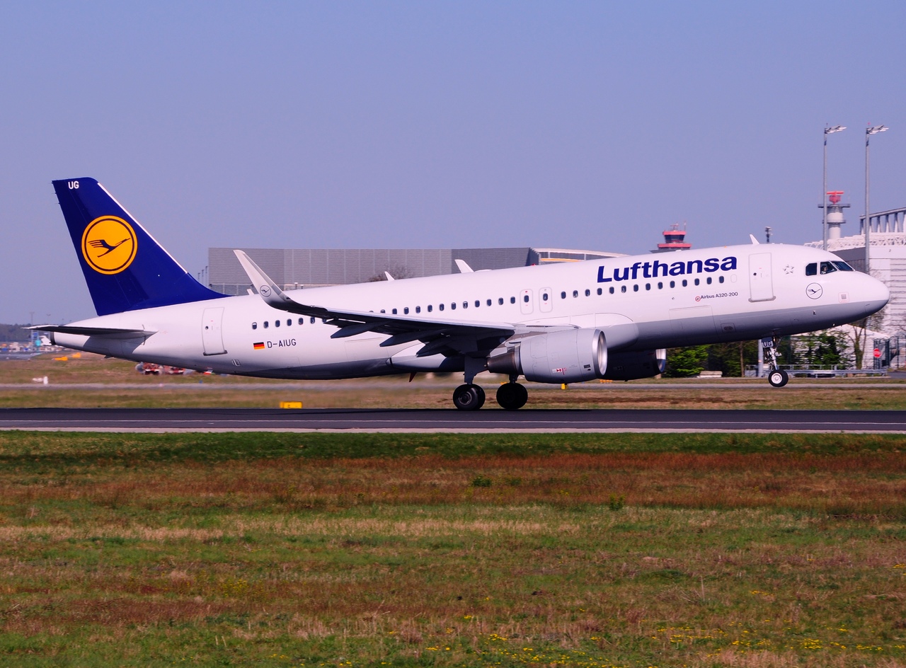 D-AIUG - A320-214(WL) - Lufthansa - FRA - 19-04-2015