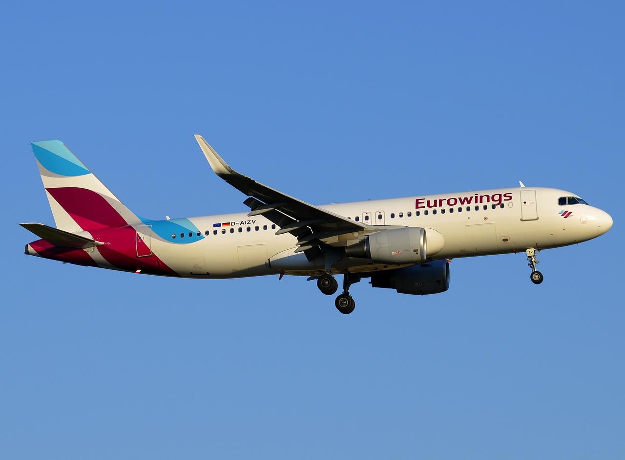 D-AIZV - A320-214(WL) - Eurowings - BCN - 28-06-2015