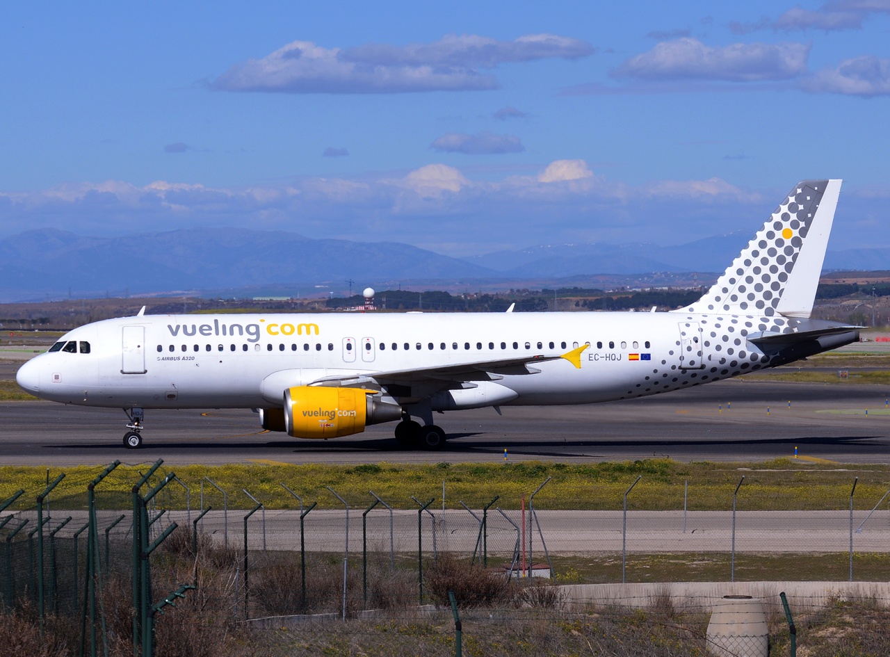 EC-HQJ - A320-214 - Vueling - MAD - 14-03-2015