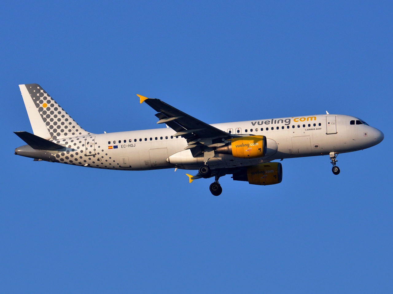EC-HQJ - A320-214 - Vueling - MAD - 16-03-2015
