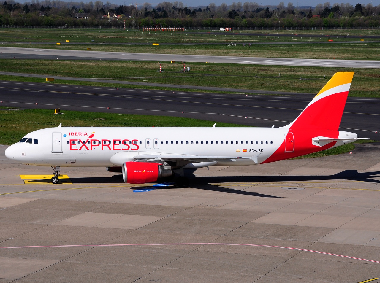 EC-JSK - A320-214 - Iberia Express - DUS - 15-04-2015