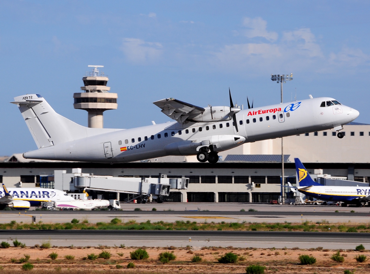EC-LHV - ATR 72-202 - Air Europa - PMI - 22-08-2015b