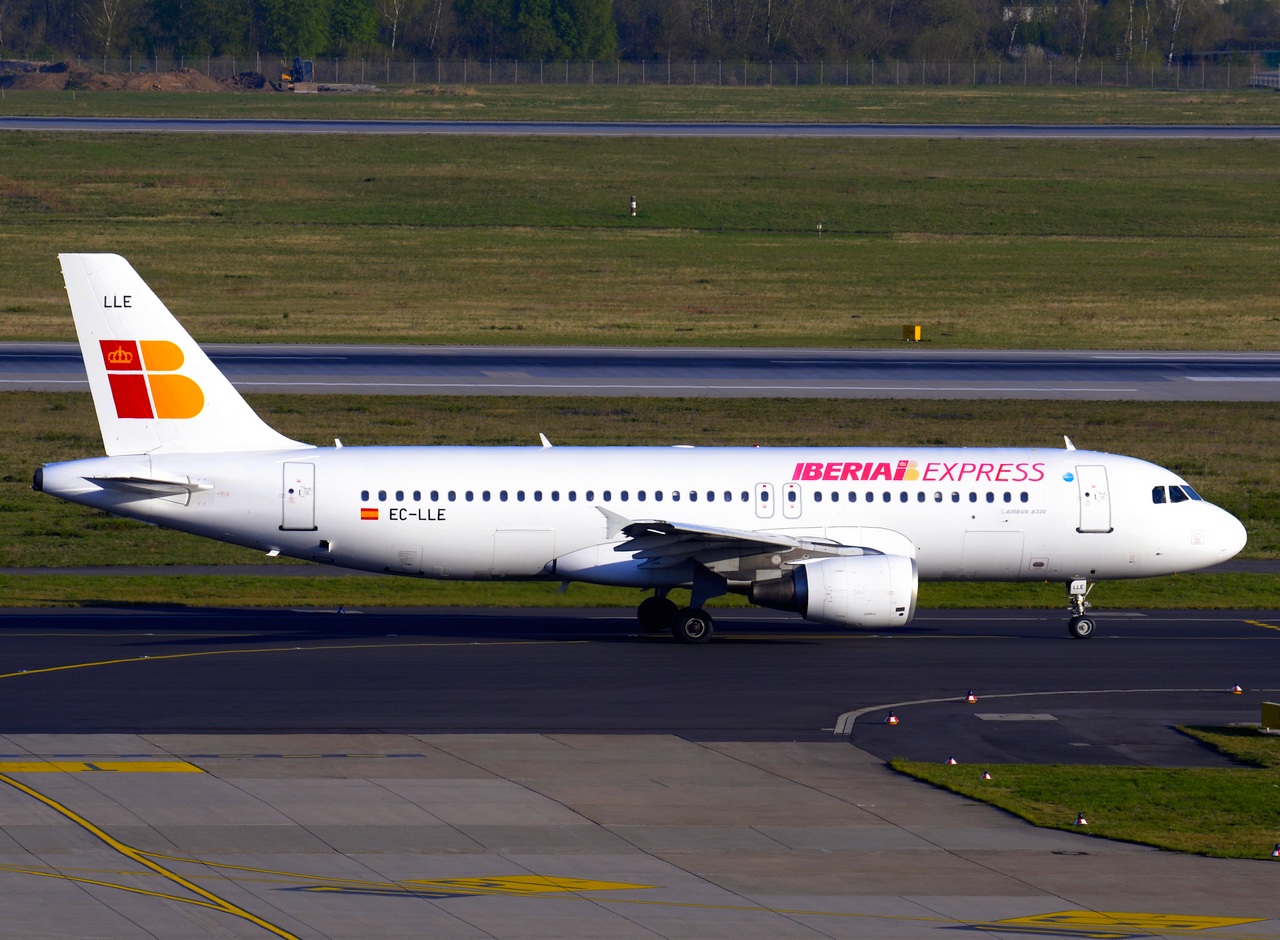 EC-LLE - A320-214 - Iberia Express - DUS - 15-04-2015