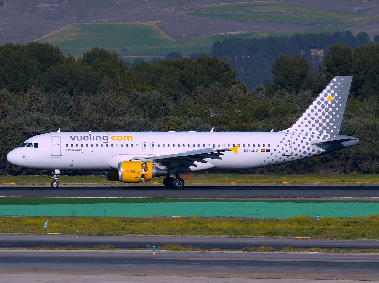 EC-LLJ - A320-214 - Vueling - MAD - 16-03-2015