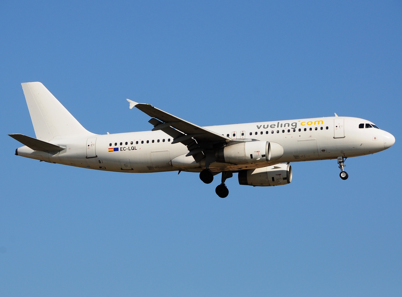 EC-LQL - A320-232 - Vueling - BCN - 29-06-2015b