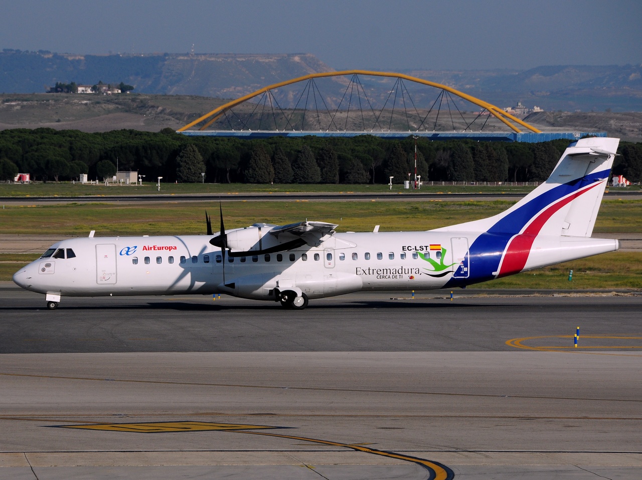 EC-LST - ATR 72-201 - Air Europa - MAD - 16-03-2015b