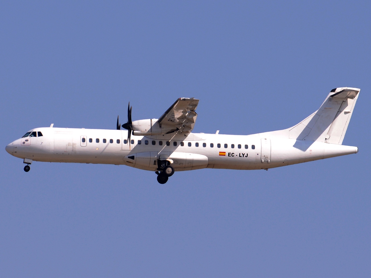 EC-LYJ - ATR 72-500 (72-212A) - Air Europa - MAD - 16-03-2015