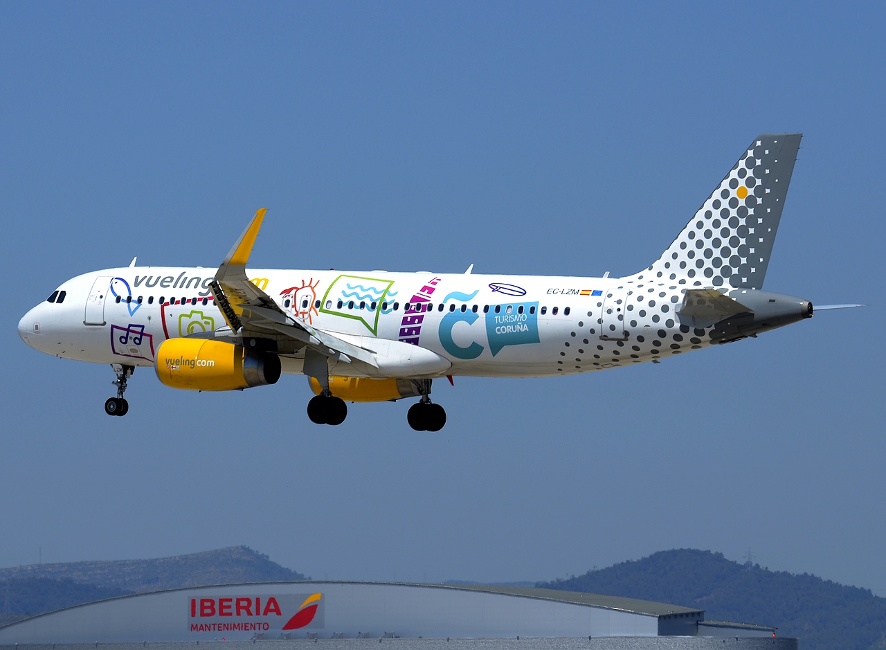 EC-LZM - A320-232(WL) - Vueling - BCN - 29-06-2015