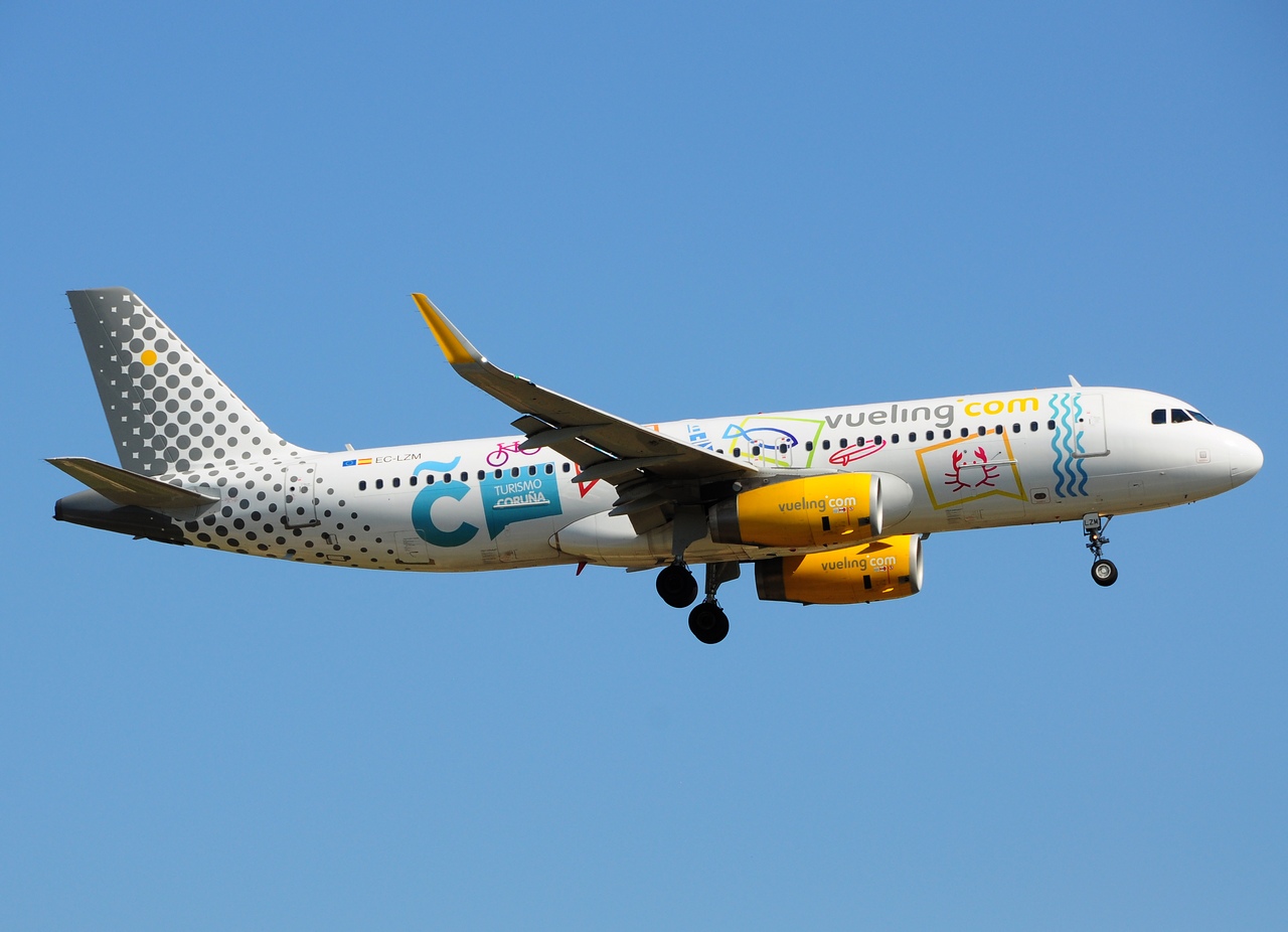 EC-LZM - A320-232(WL) - Vueling - BCN - 29-06-2015b