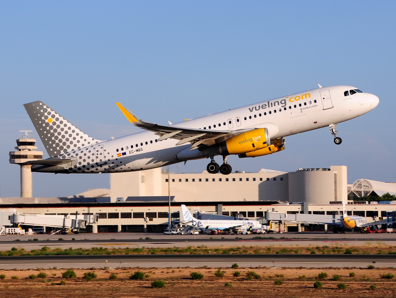 EC-MBS - A320-232(WL) - Vueling - PMI - 23-08-2015