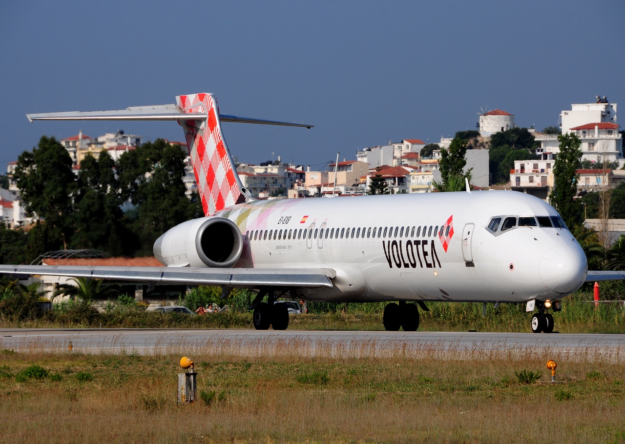 EI-EXB - 717-2BL - Volotea Airlines - JSI - 28-07-2015b
