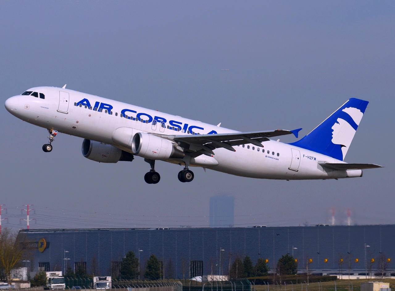 F-HZFM - A320-216 - Air Corsica - ORY - 07-03-2015